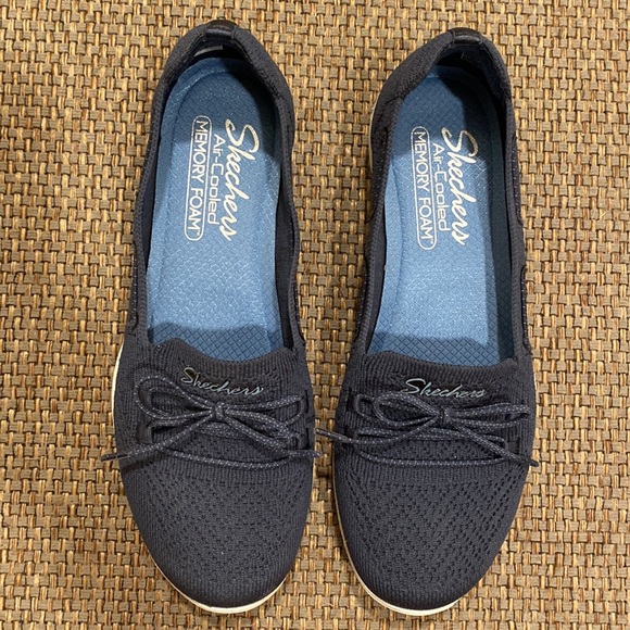 Skechers 7.5 Navy Memory Foam Slip On Sneakers - Picture 2 of 9